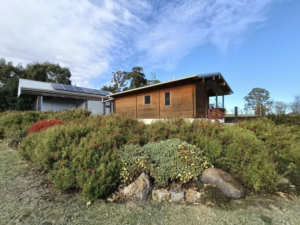 Bağ evi ve karavan (off-grid)